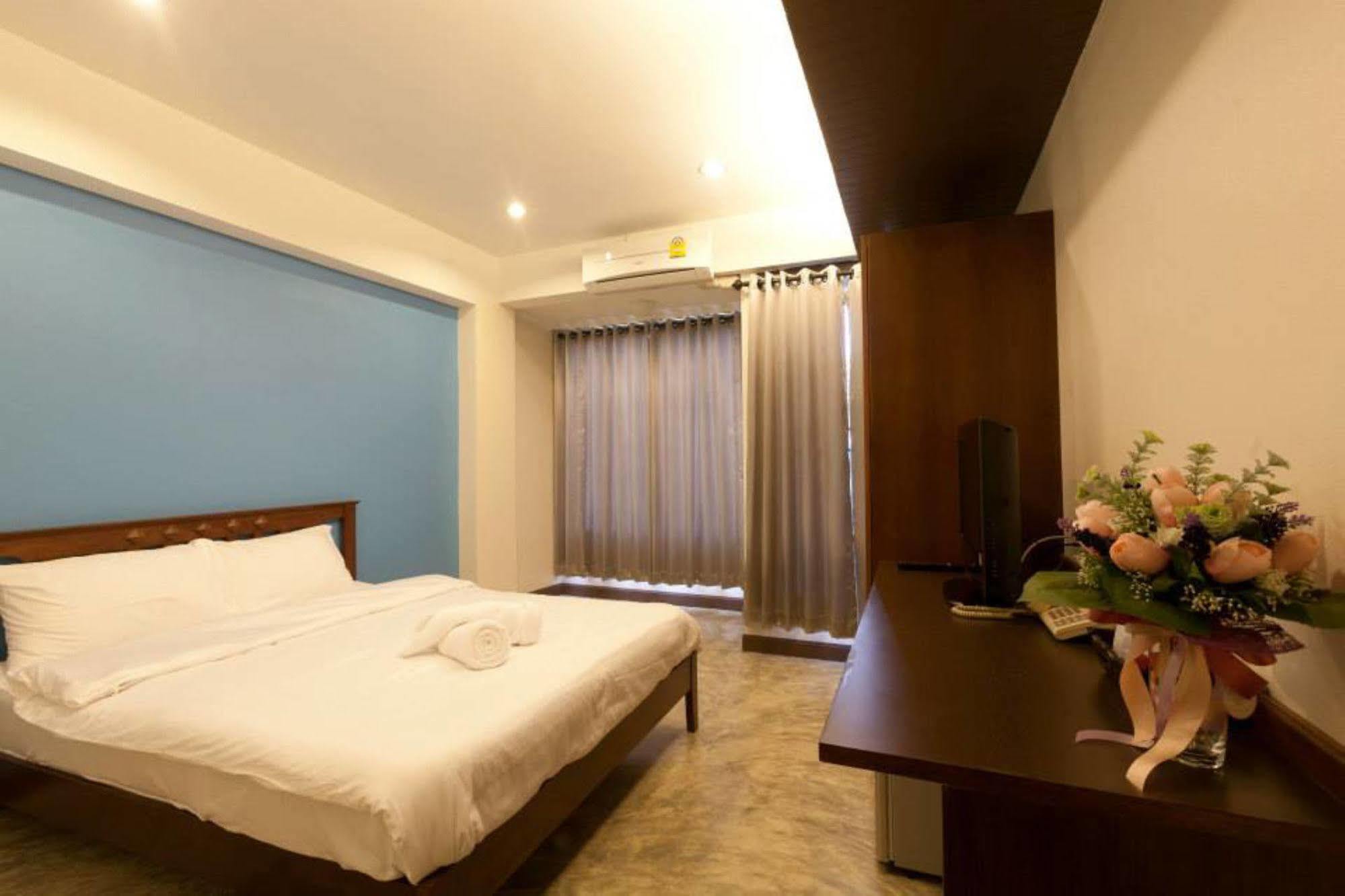 Hotel Oyo 233 Sunshine House Chiang Mai Exterior foto
